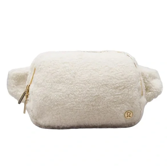 NEW lululemon Everywhere Belt Bag Large Fleece Size 2L Gold Hardware - Picture 5 of 8